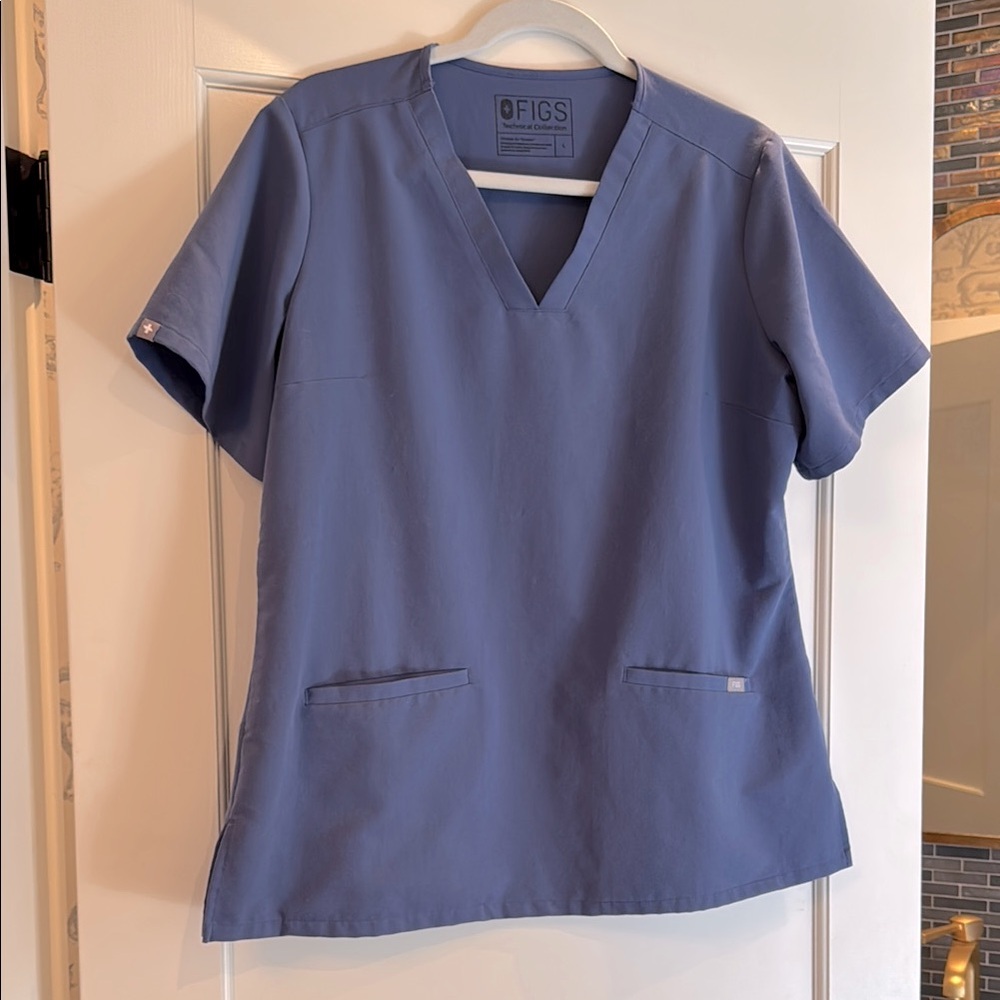 Figs two-pocket v-neck scrub top